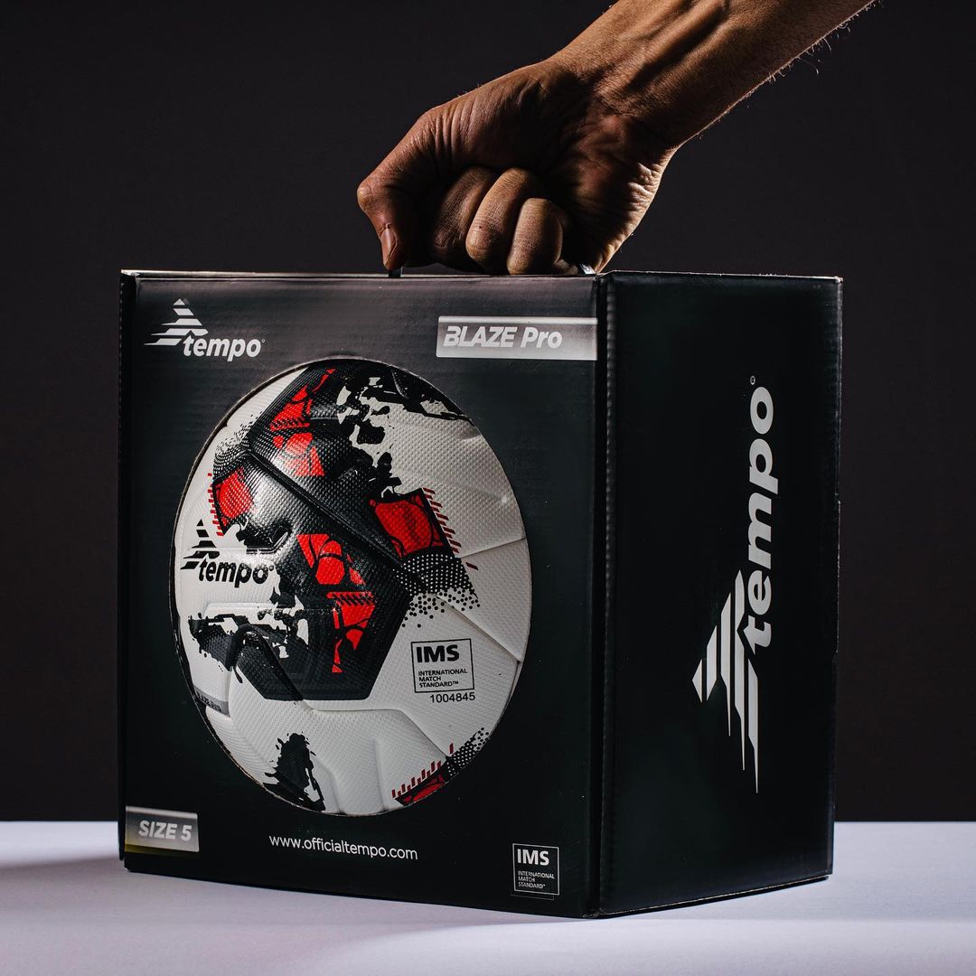 BLAZE Pro Black/Red FIFA Basic Size 5
